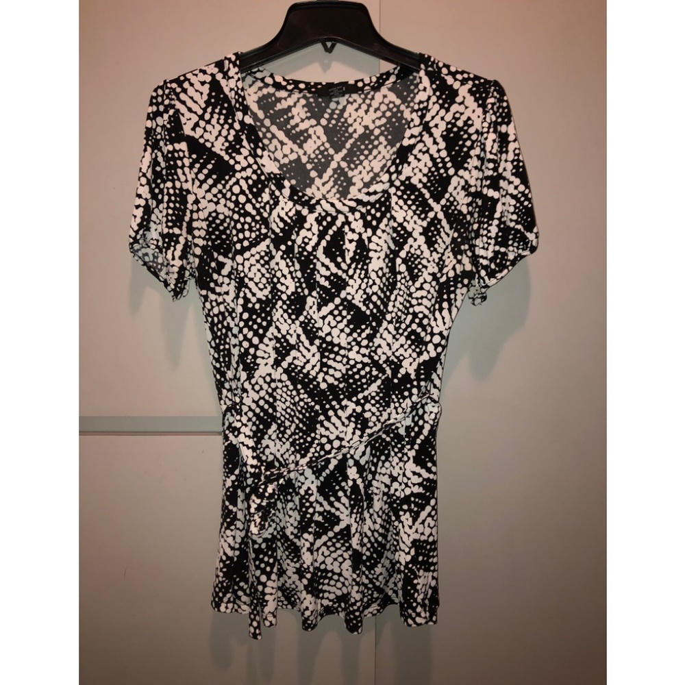Alfani B&W Beautiful Polyester top / blouse